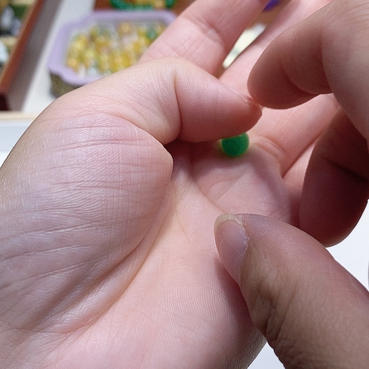 翡翠散珠冰绿卡8珠子