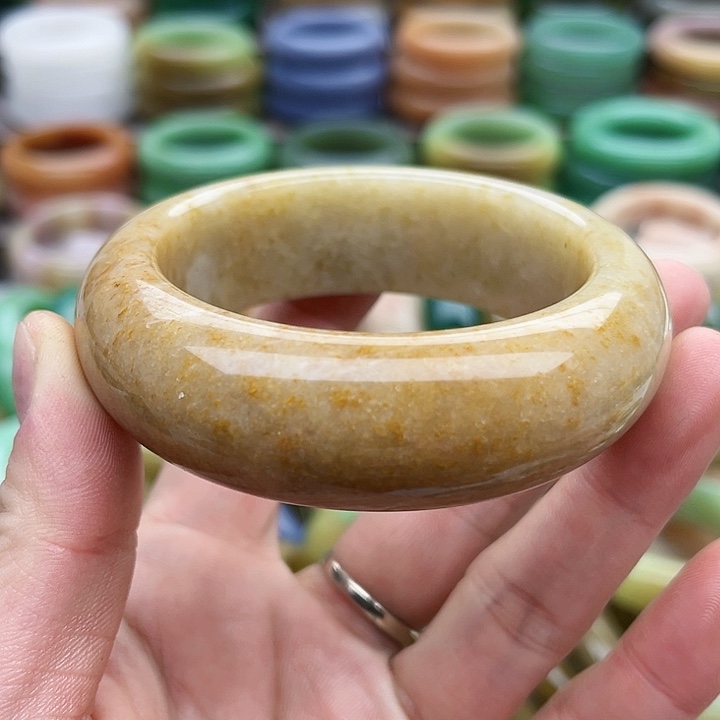 未镶嵌手镯（圆镯）石英质玉