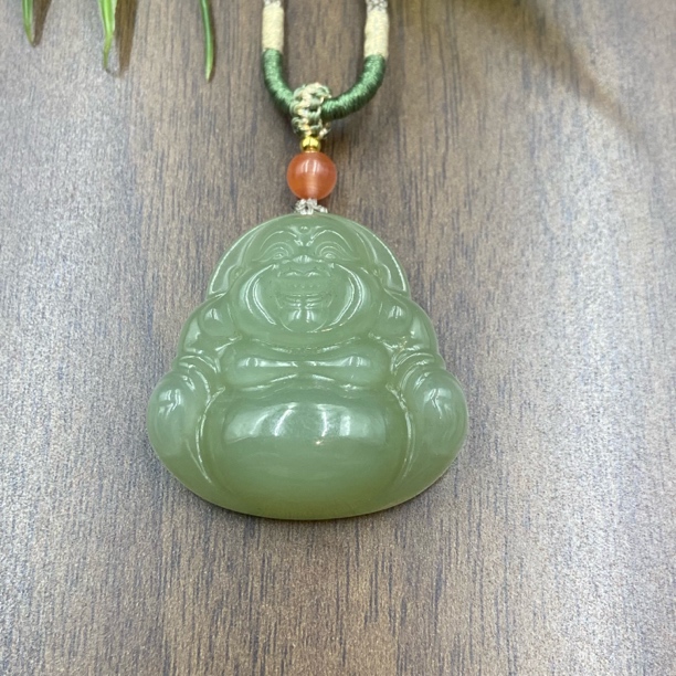 和田玉吊坠银天然高冰晴饱满质感十足佛公吊坠多样性发其一