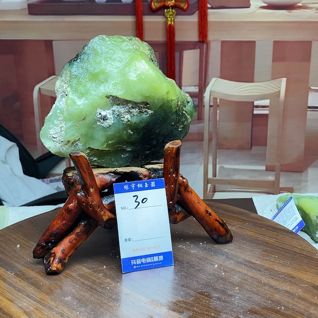 蛇纹石玉原石未镶嵌