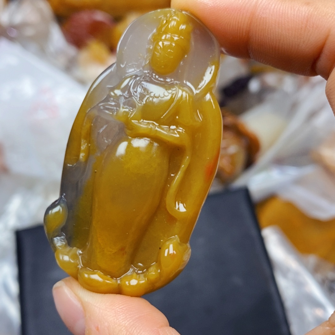 石英质玉（黄龙玉）颈饰未镶嵌