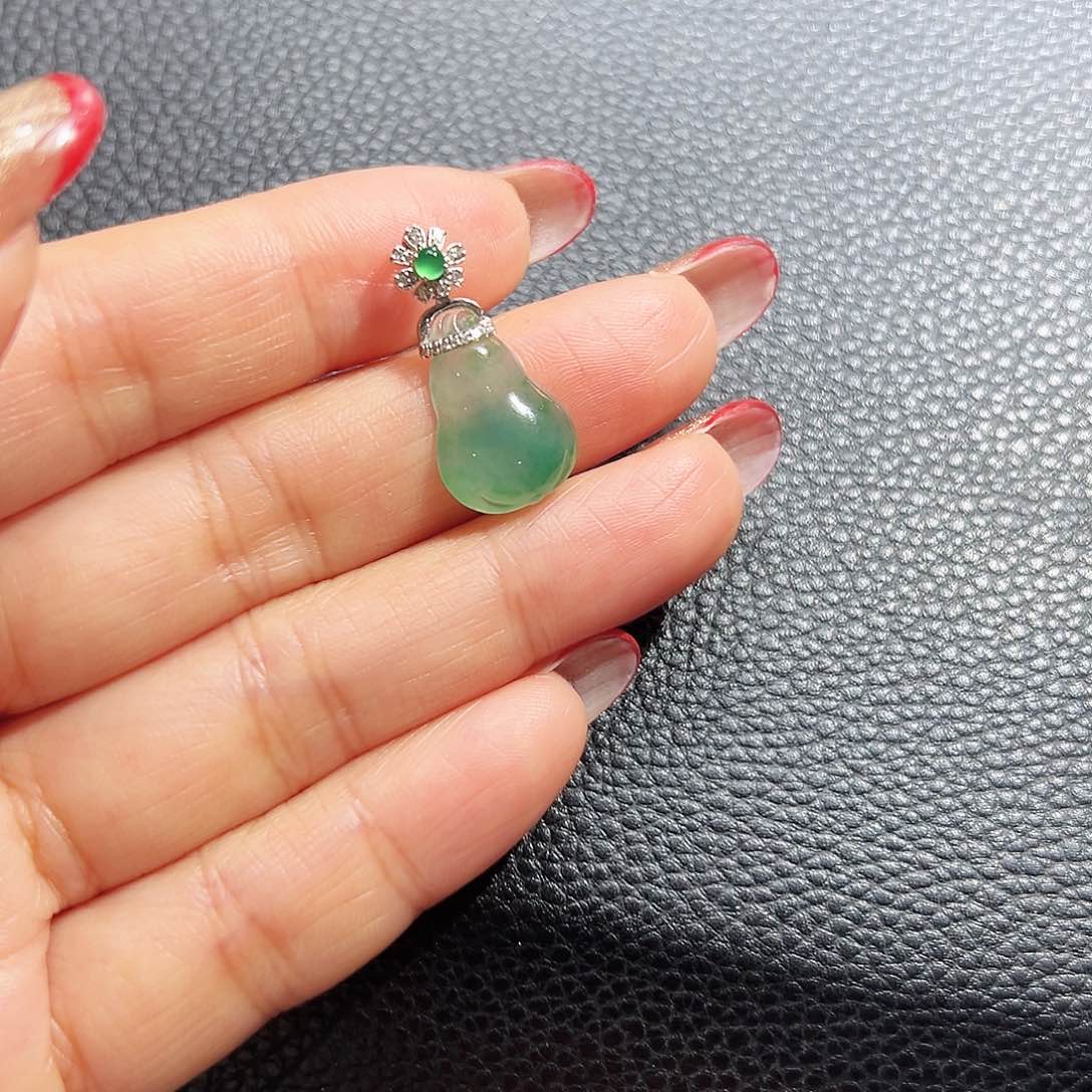 翡翠吊坠(不含链)18K金镶嵌