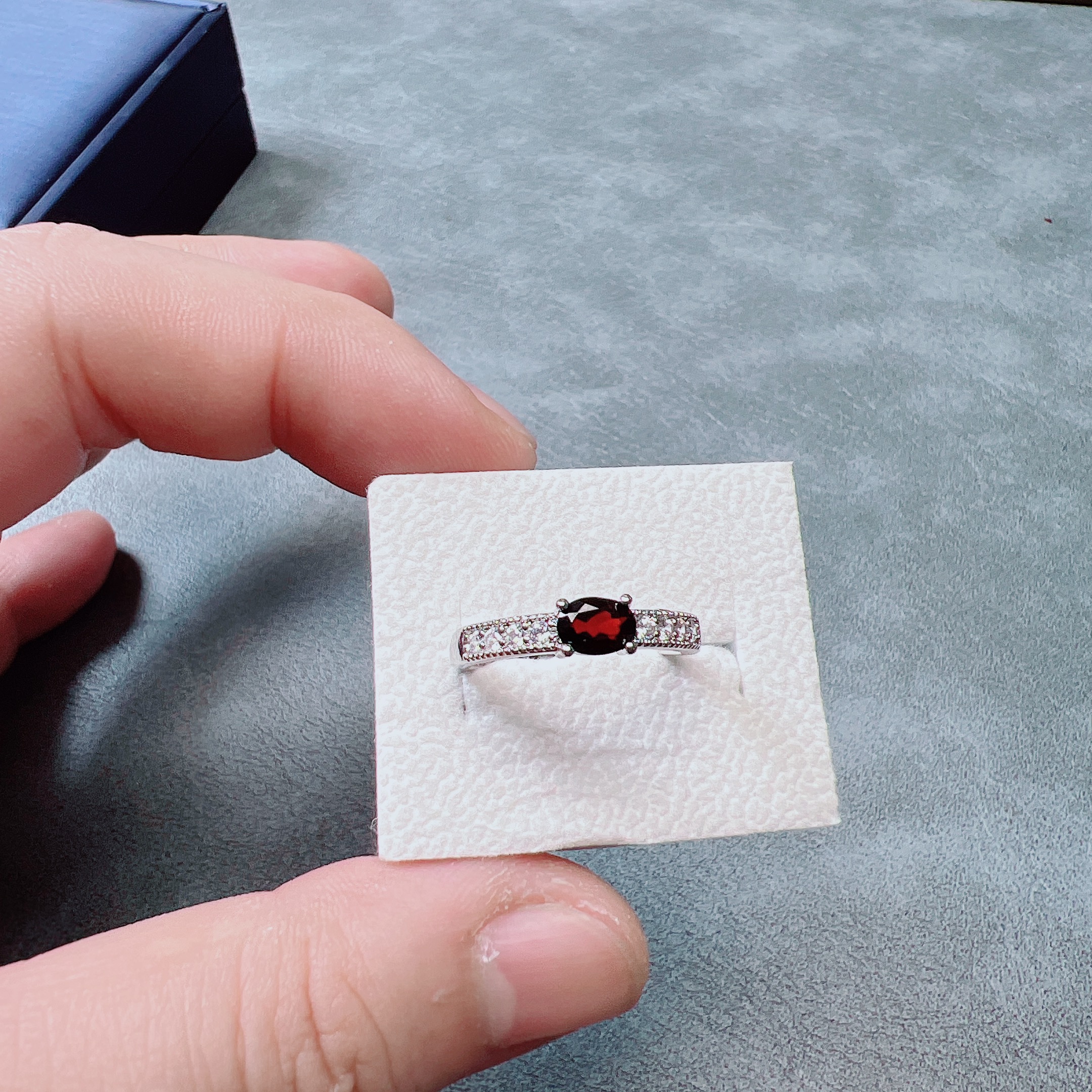 天然全净体石榴石戒指（毕业）气质时尚红色复古简约镶嵌经典精致