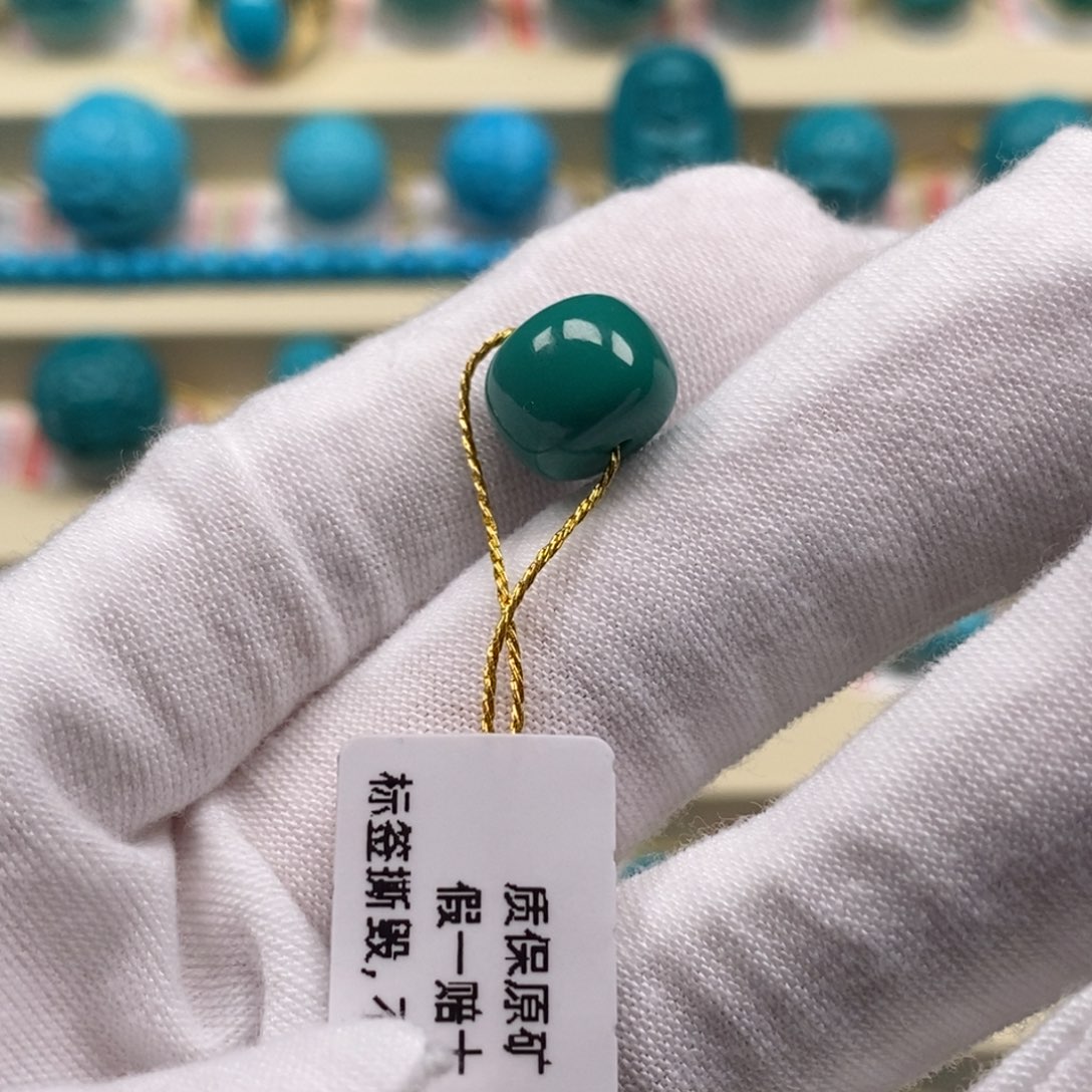 海****未镶嵌绿松石精品原矿高瓷绿松石