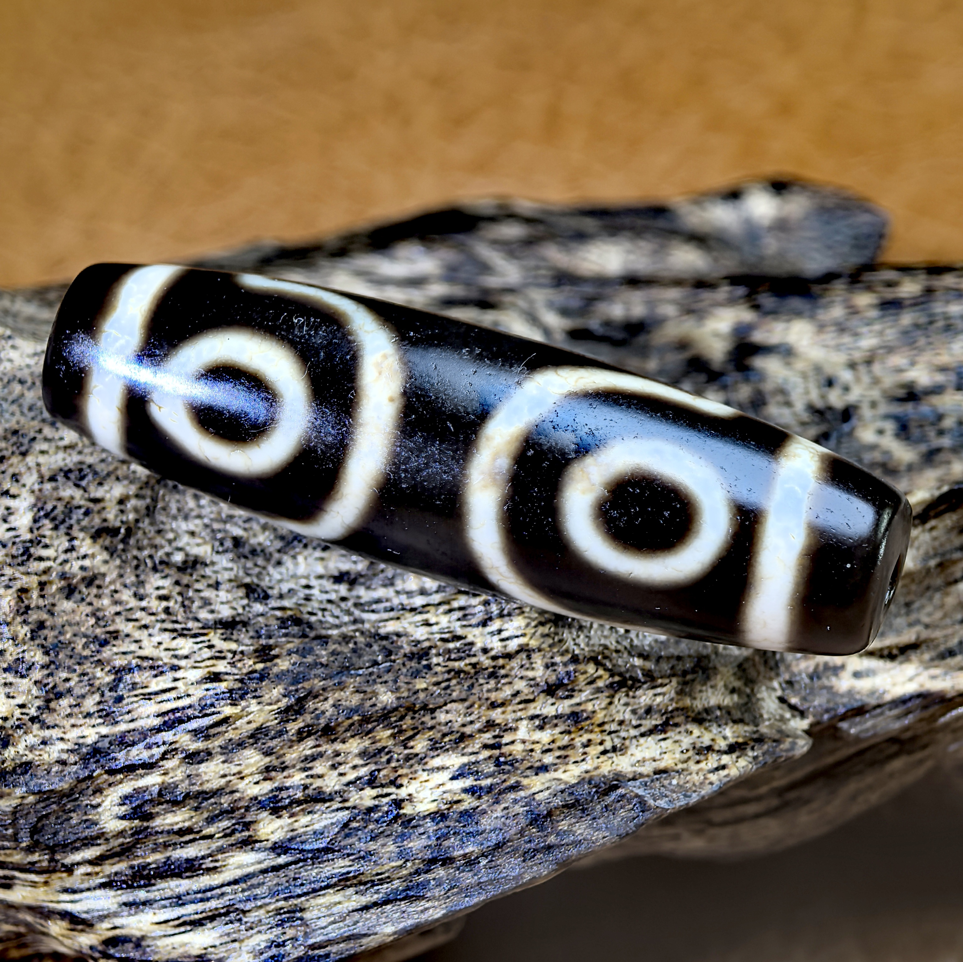 藏传至纯黑白老牙黄宝盖莲花三眼天珠玛瑙玉髓锁骨链咬色扎实油糯