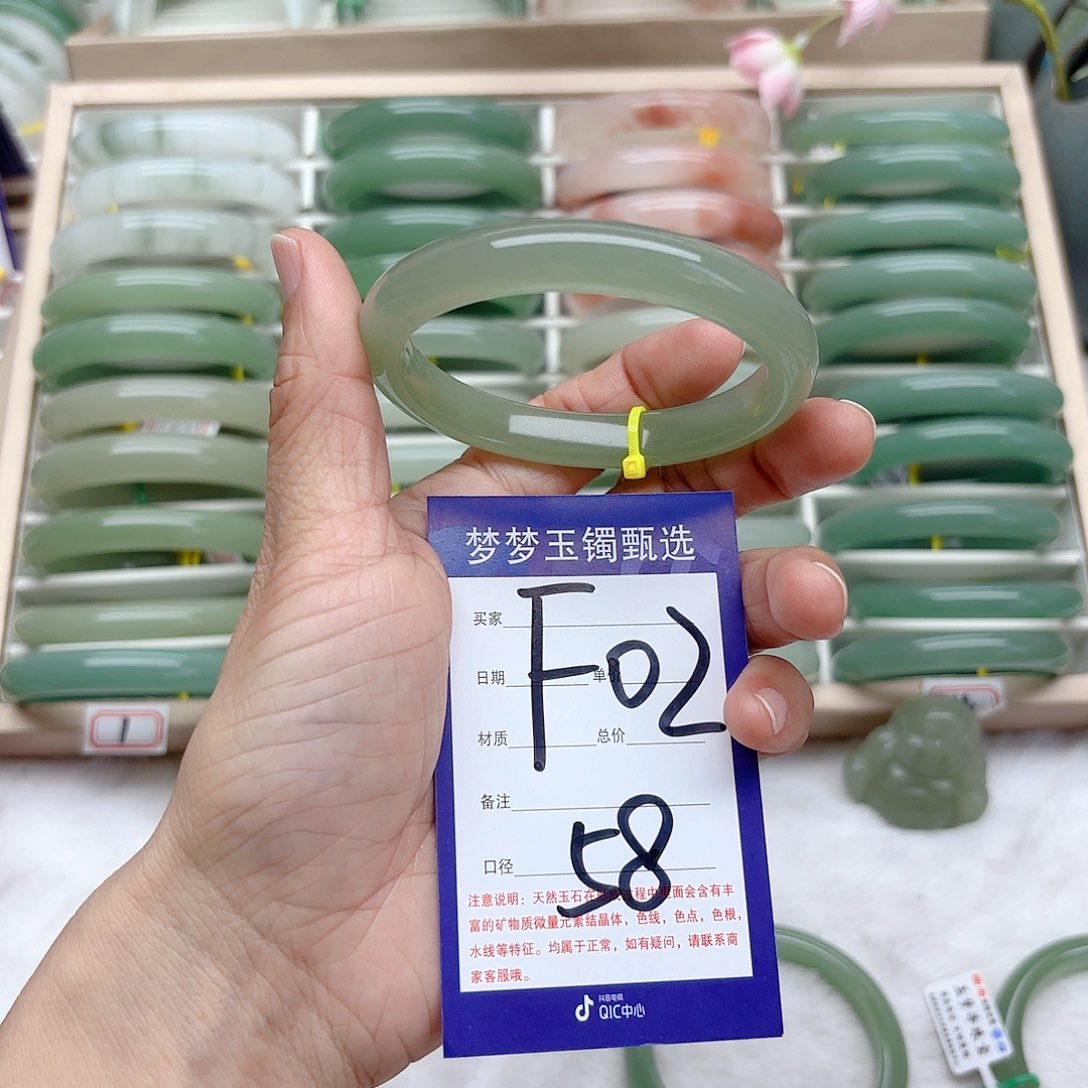 石英质玉手镯未镶嵌糖*