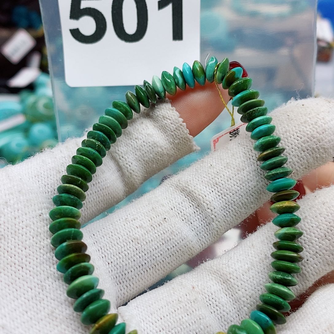 绿松石颈饰未镶嵌