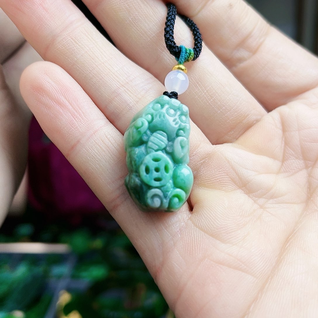 翡翠颈饰未镶嵌吊坠