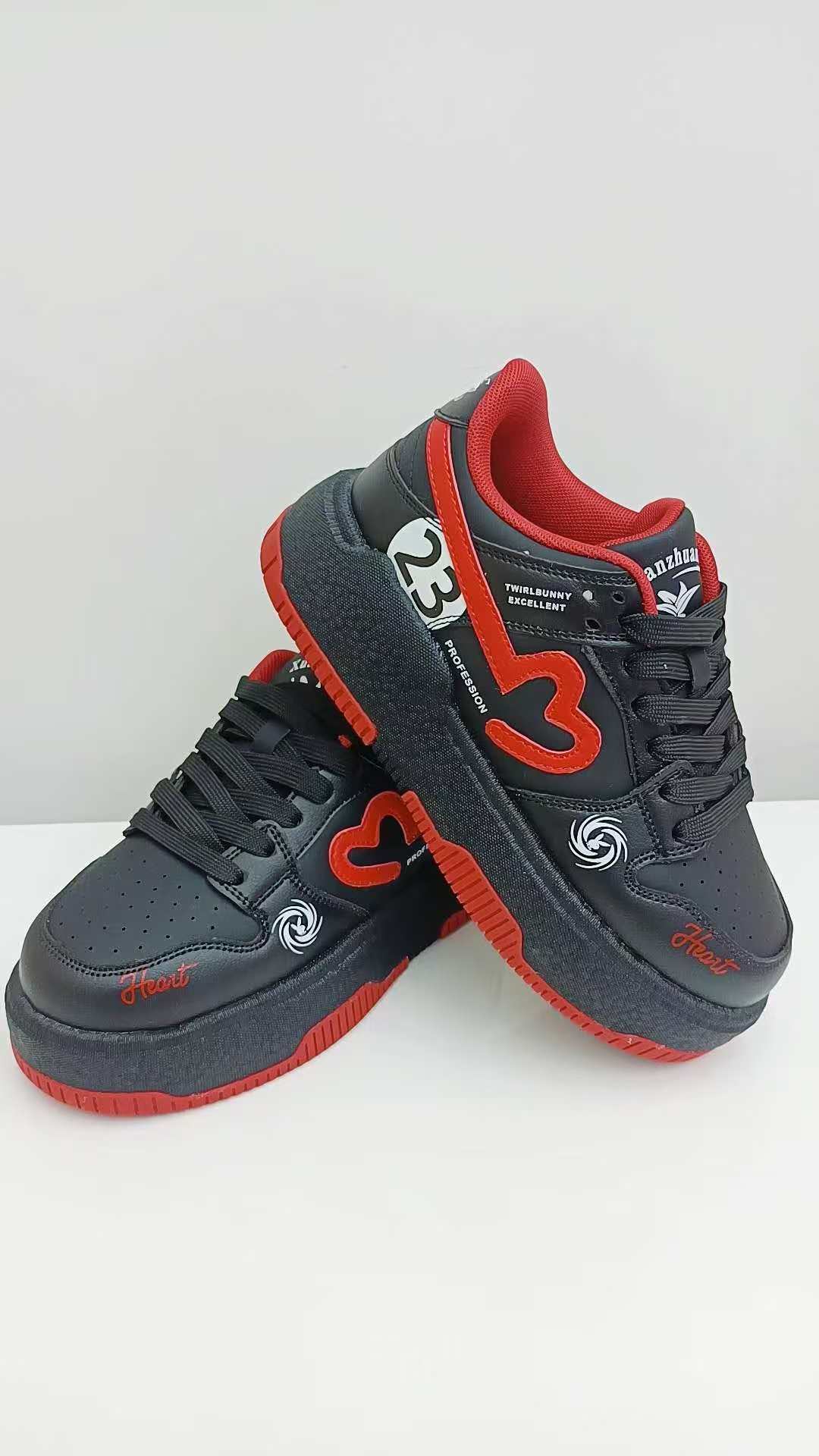 旋转兔2025新款毽子鞋小白兔