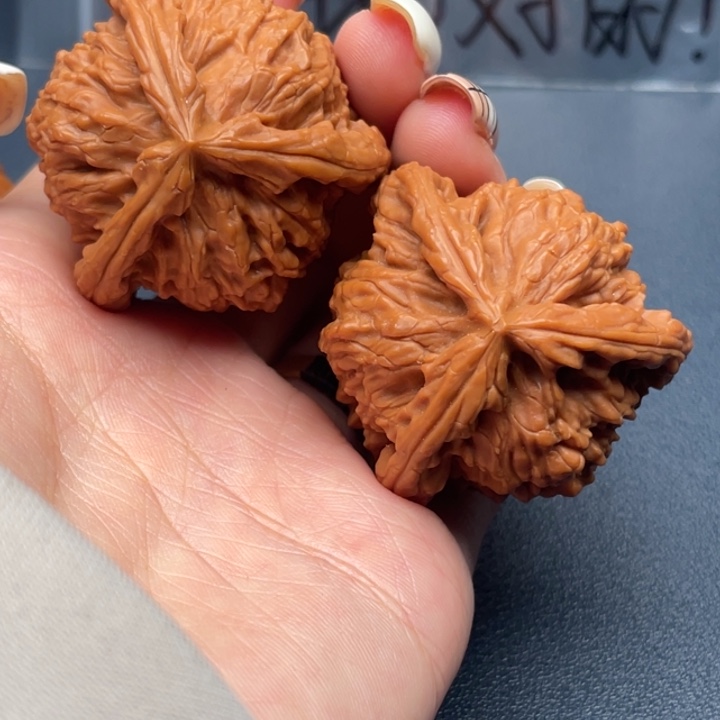 军****文玩核桃吊坠白狮子