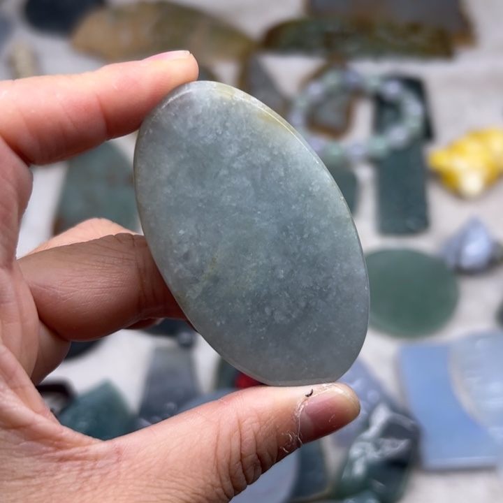 翡翠颈饰未镶嵌毛料