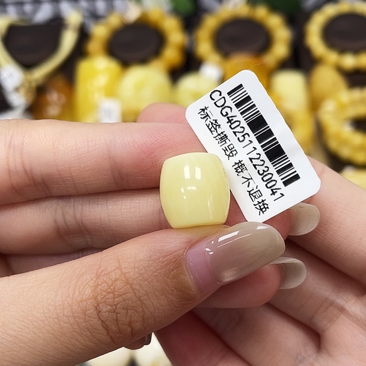 琥珀未镶嵌裸石12.6*12.3mm 0041