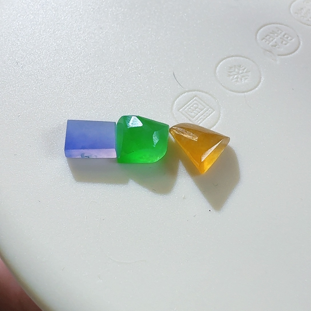 翡翠颈饰未镶嵌裸石