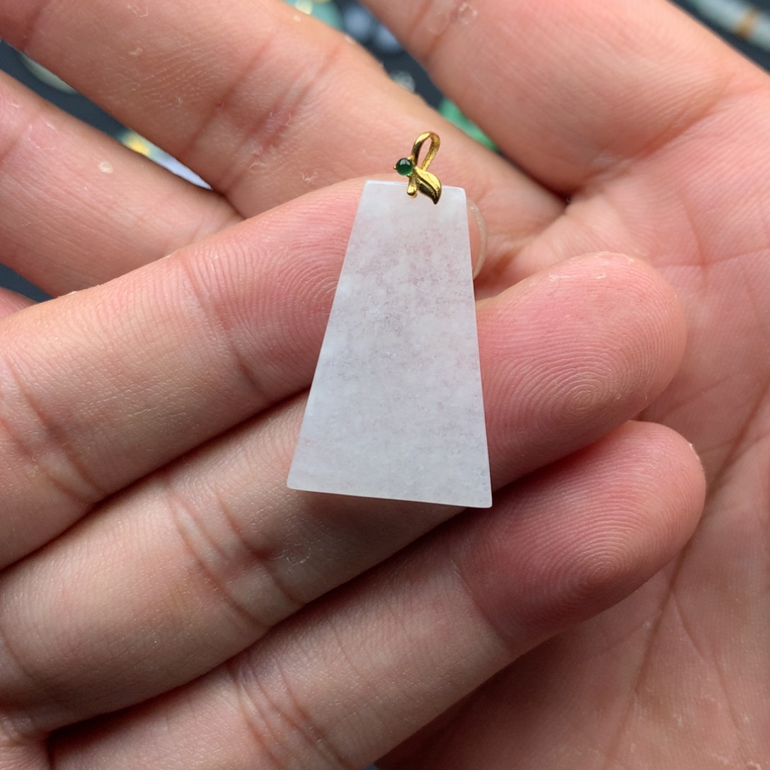 翡翠颈饰18K金镶嵌无事牌