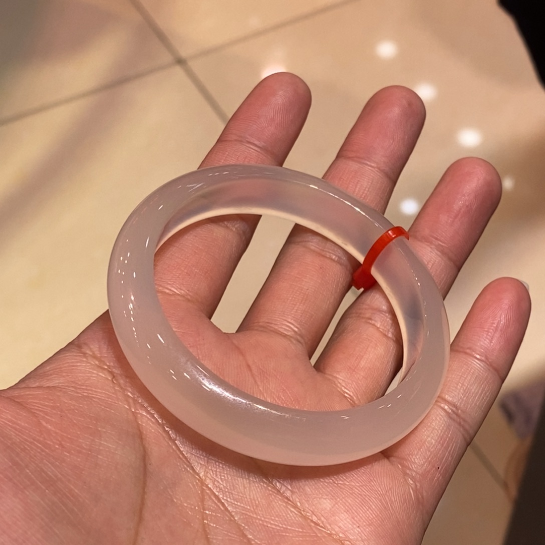 玛瑙/玉髓手镯未镶嵌?*哼