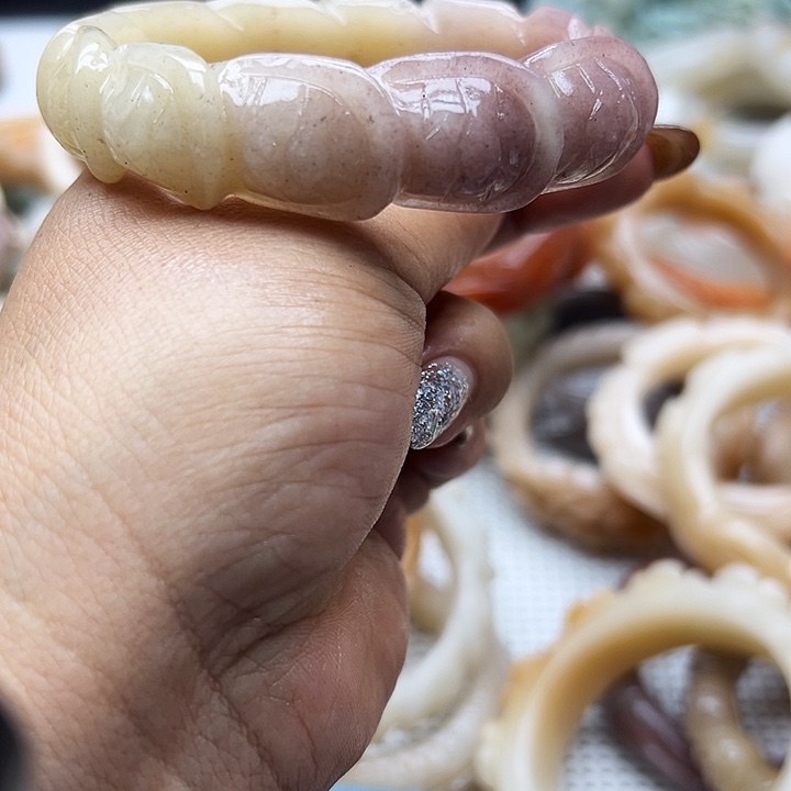 未镶嵌手镯石英岩玉