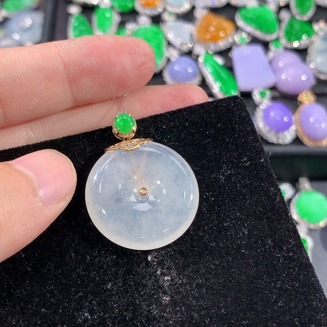 翡翠18K金镶嵌颈饰