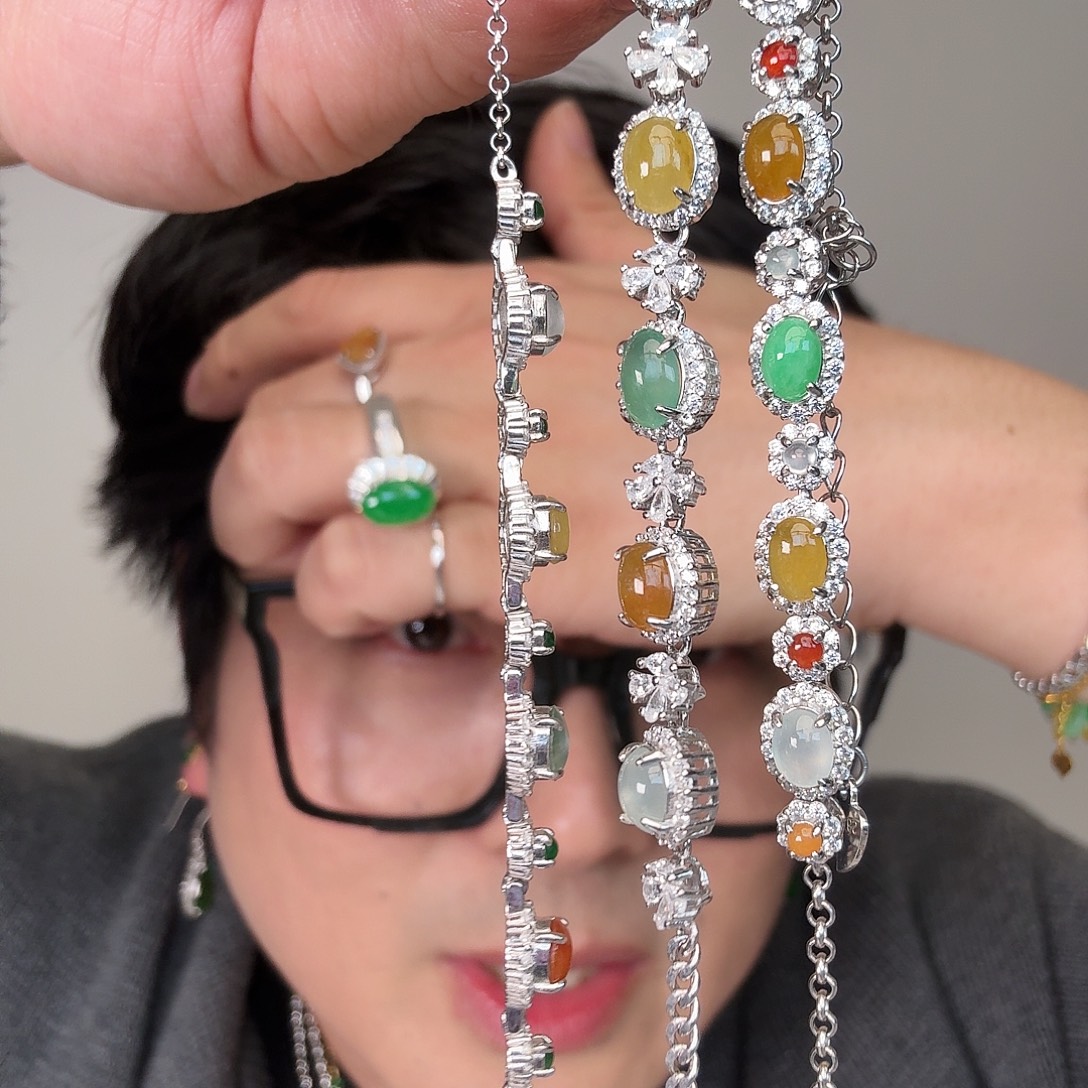 翡翠未镶嵌颈饰多样性一个