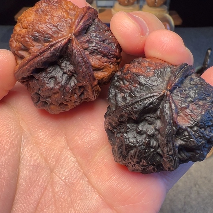 文玩核桃把件宽**度七星岩三棱