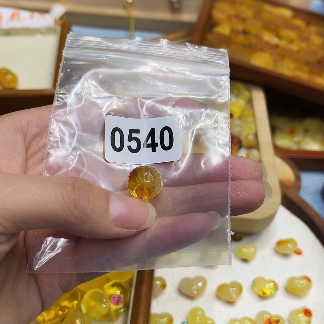 琥珀未镶嵌珠宝奇石