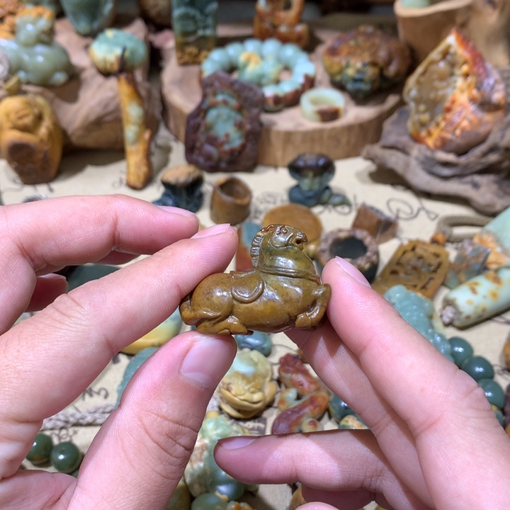 岫岩河磨玉（透闪石质玉）挂件未镶嵌