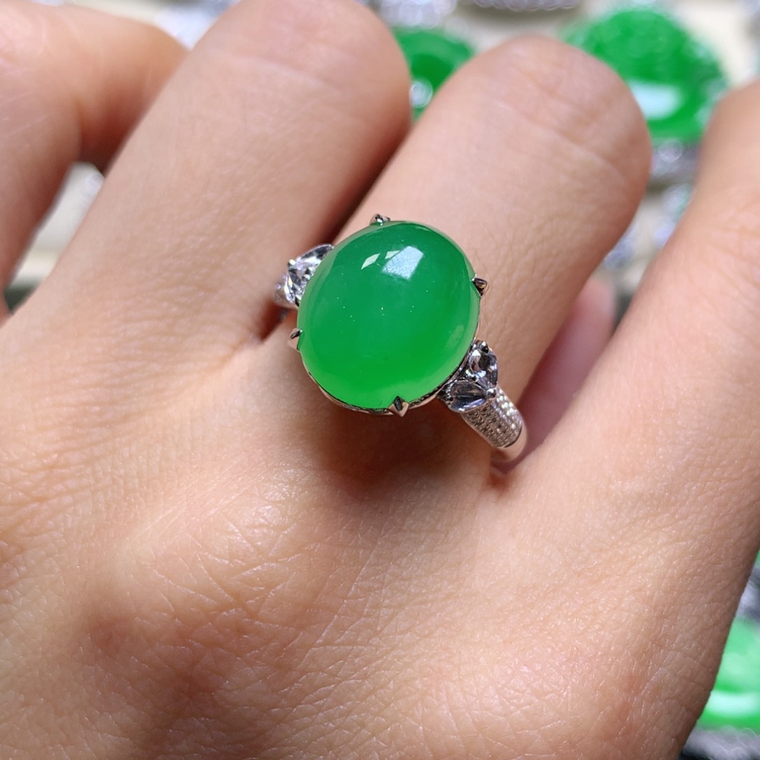 18K金镶嵌戒指翡翠翡翠