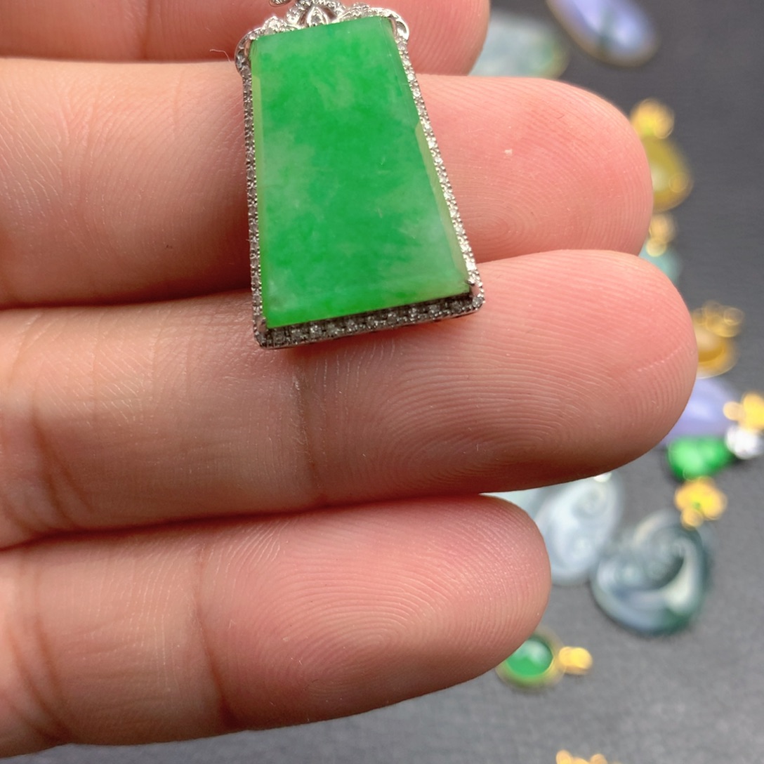 【闪购商品】颈饰18K金镶嵌翡翠乔*吖翡翠