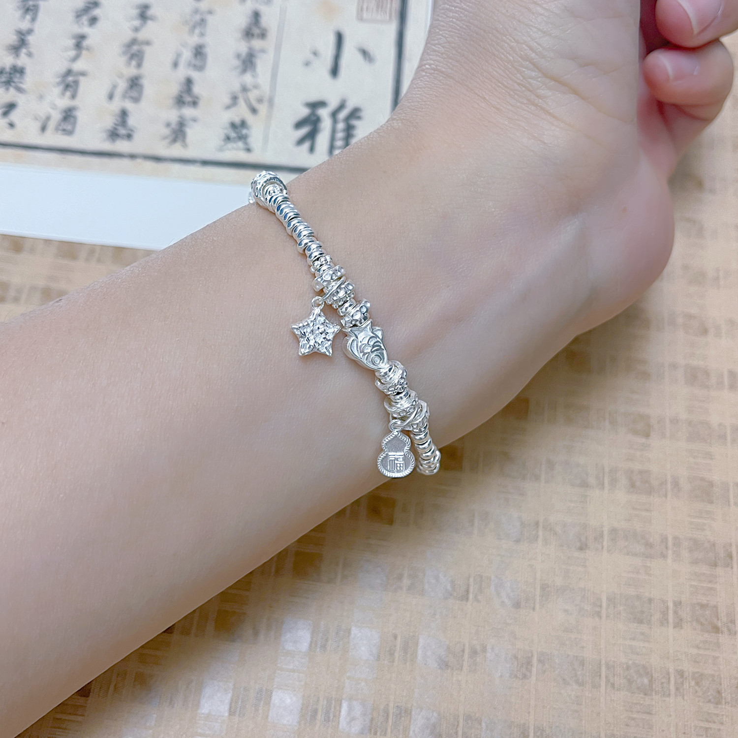 足银手链 足银999手链女星落湖间鱼相伴碎银子小盘缠手链原创设计