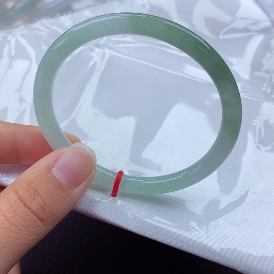 翡翠手镯（贵妃镯）未镶嵌