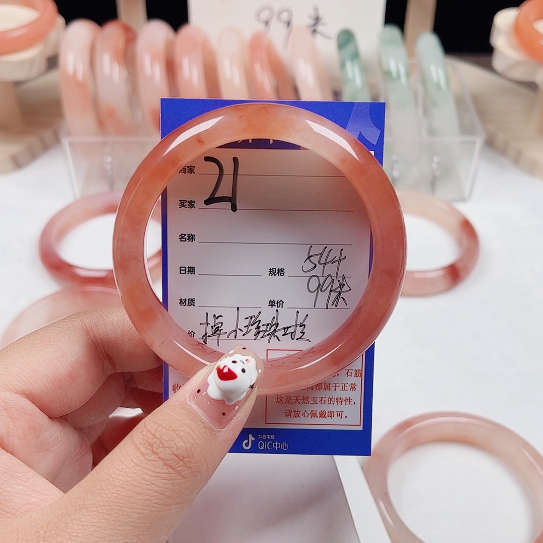 掉***啦石英质玉未镶嵌手镯