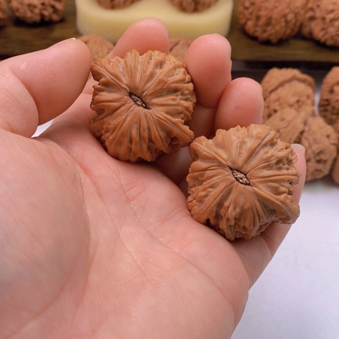 文玩核桃把件水*哦