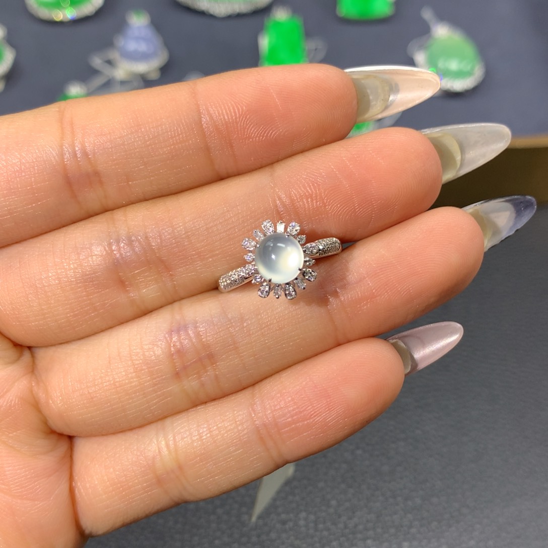 翡翠戒指18K金镶嵌翡翠