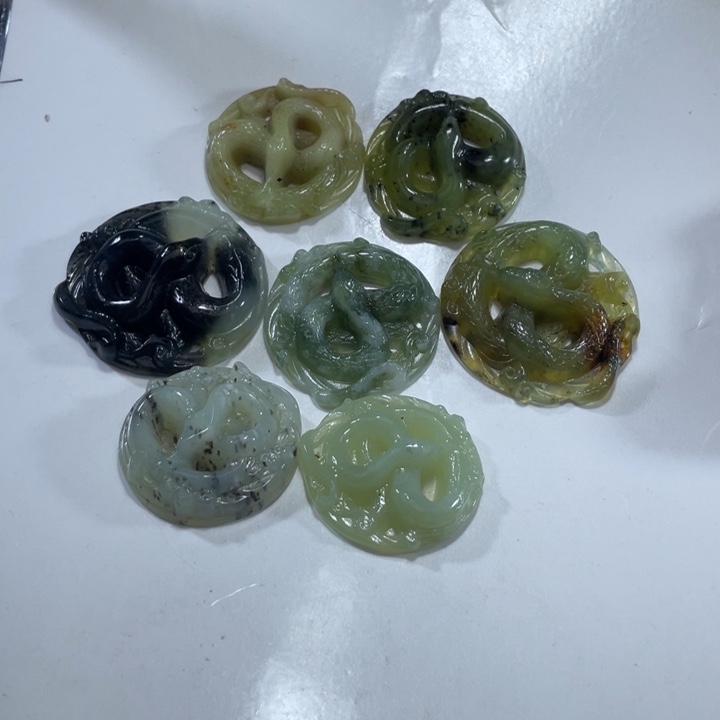 岫玉未镶嵌吊坠吊坠