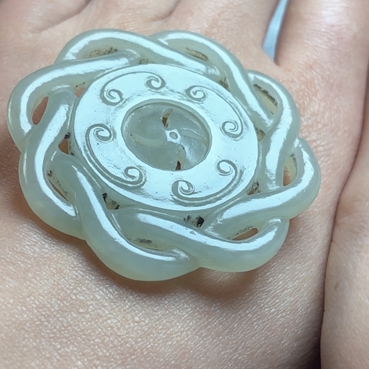 和田玉挂件未镶嵌龚***人