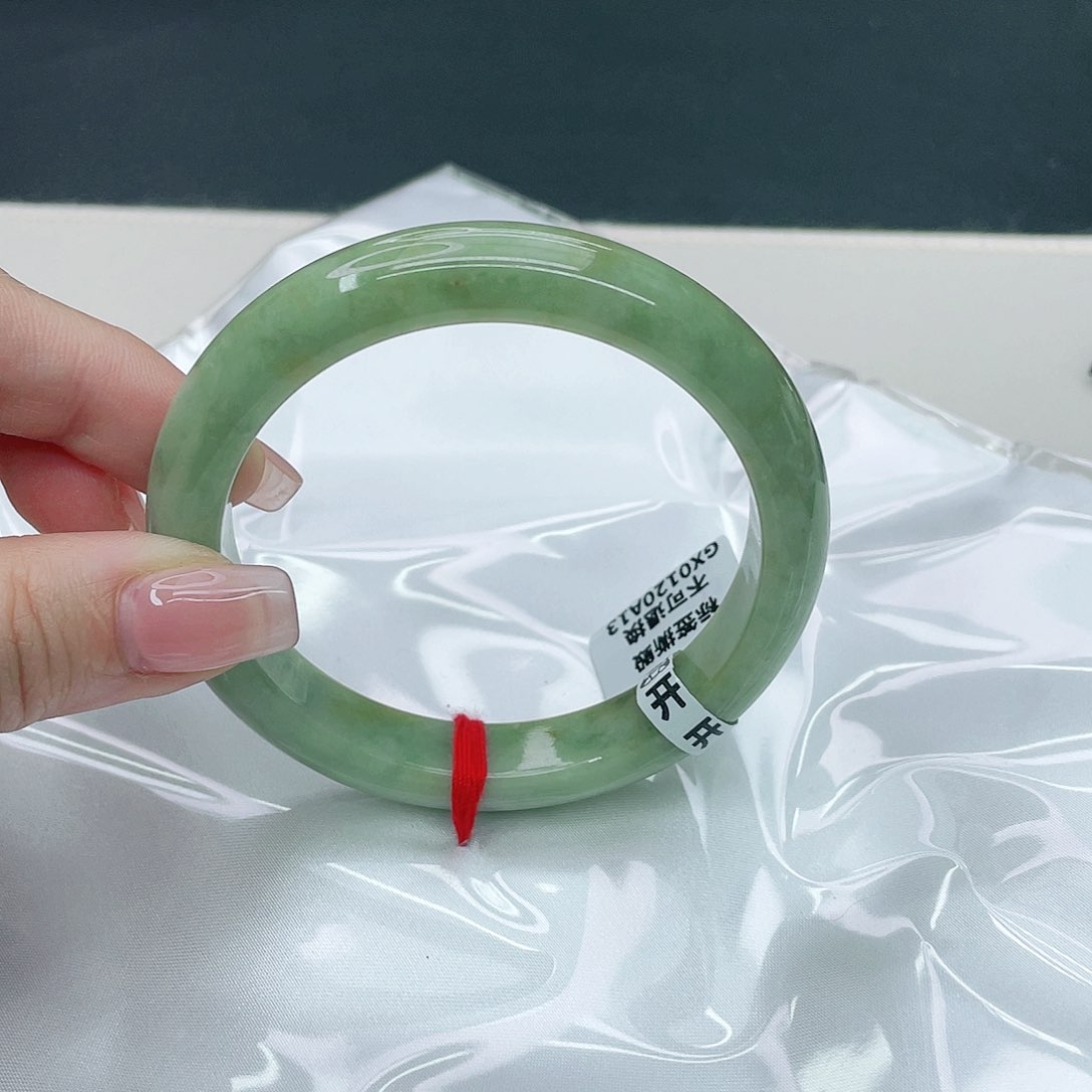 翡翠手镯未镶嵌正60.6