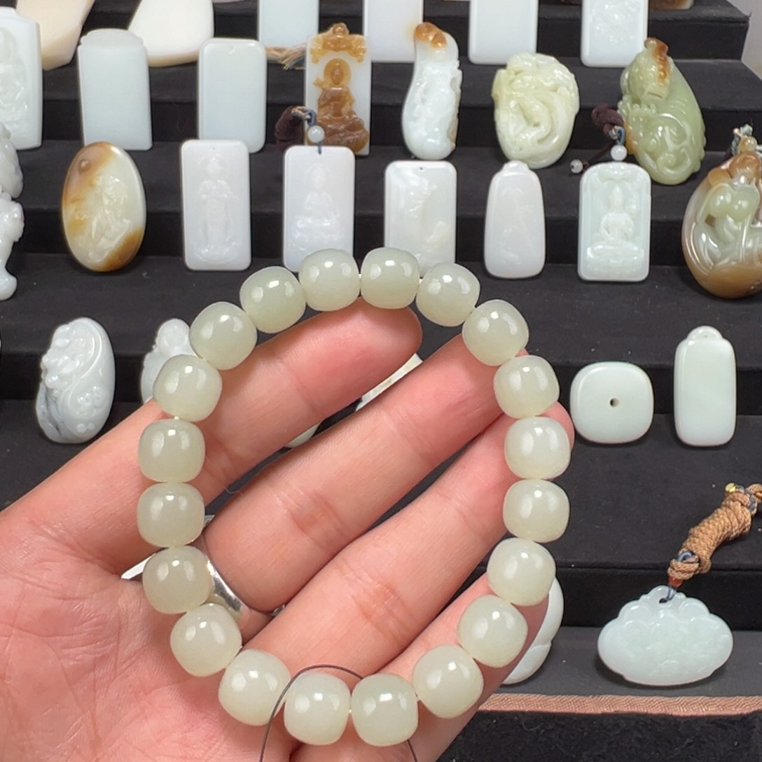 和田玉颈饰未镶嵌