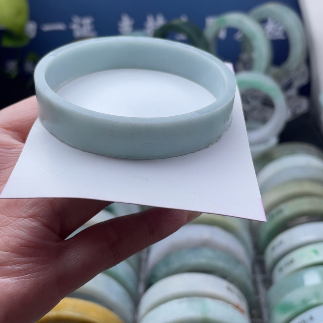 桃***r定制翡翠未镶嵌翡翠手镯