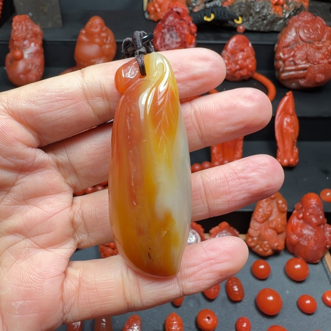 南红玛瑙挂件未镶嵌