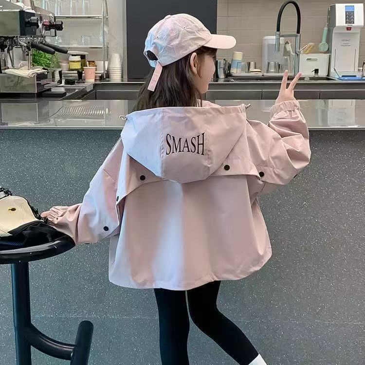 女童春秋2025新款春秋冲锋衣洋气儿童休闲女孩后背字母秋装外套潮