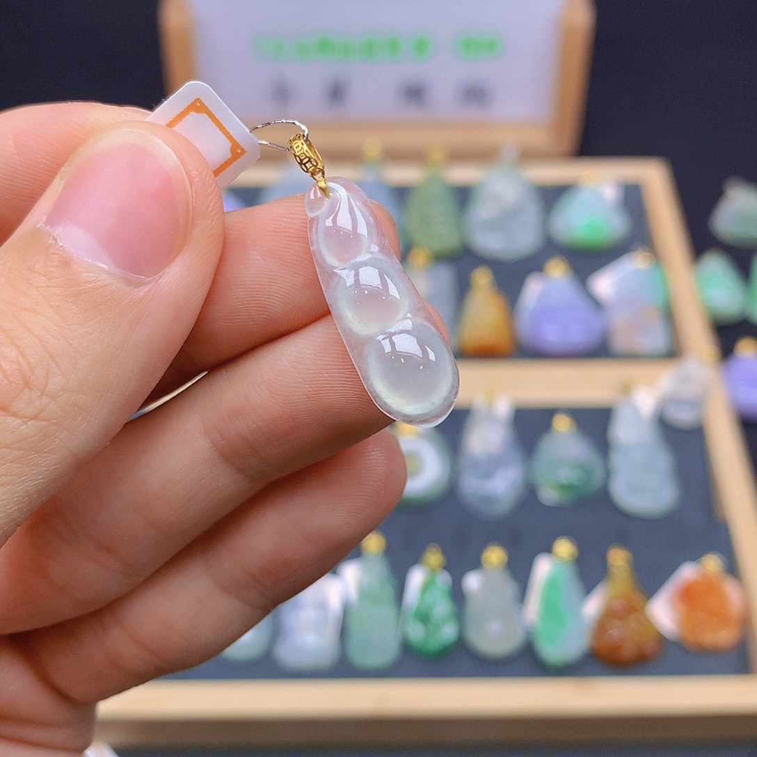 翡翠18K金镶嵌颈饰翡翠