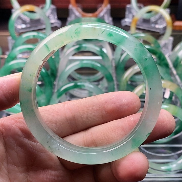 石英质玉手镯未镶嵌