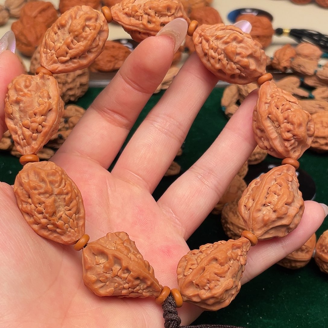 孙***哈文玩核桃吊坠麒麟