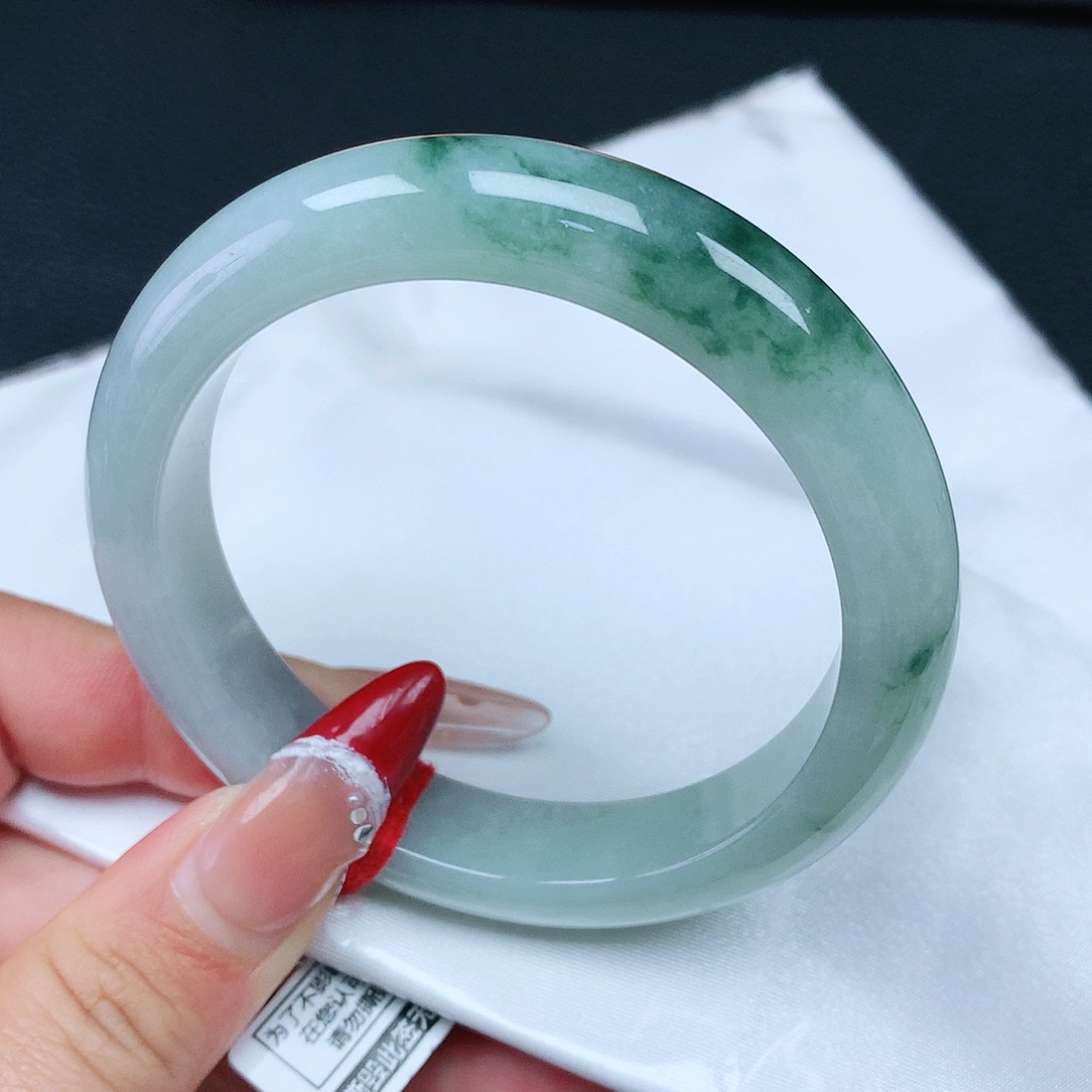 翡翠手镯未镶嵌57圈