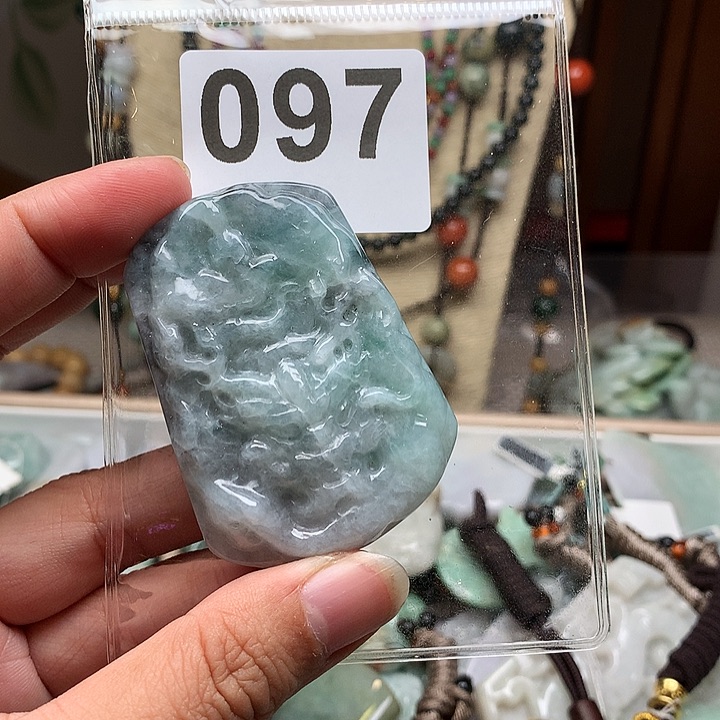 翡翠颈饰未镶嵌用****6翡翠