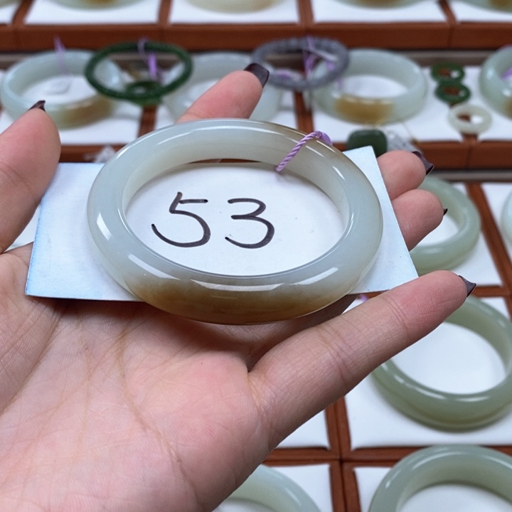 和田玉手镯未镶嵌