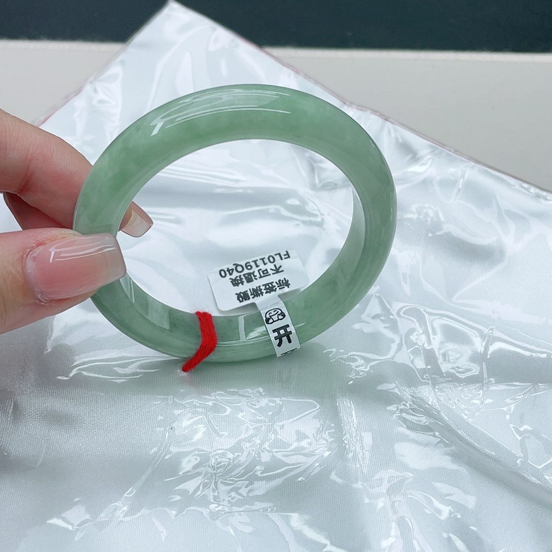 翡翠手镯未镶嵌正54