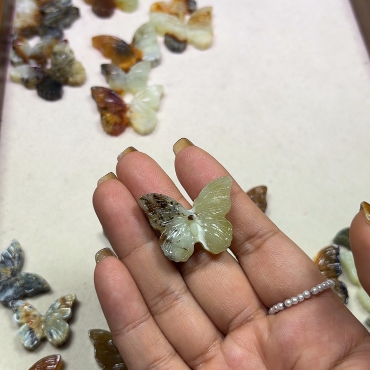 小***呼蛇纹石玉未镶嵌颈饰