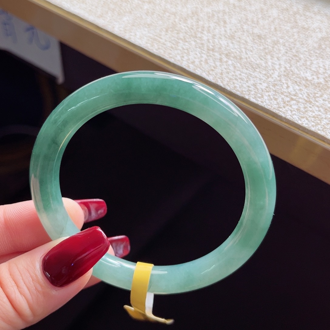 翡翠未镶嵌手镯手镯