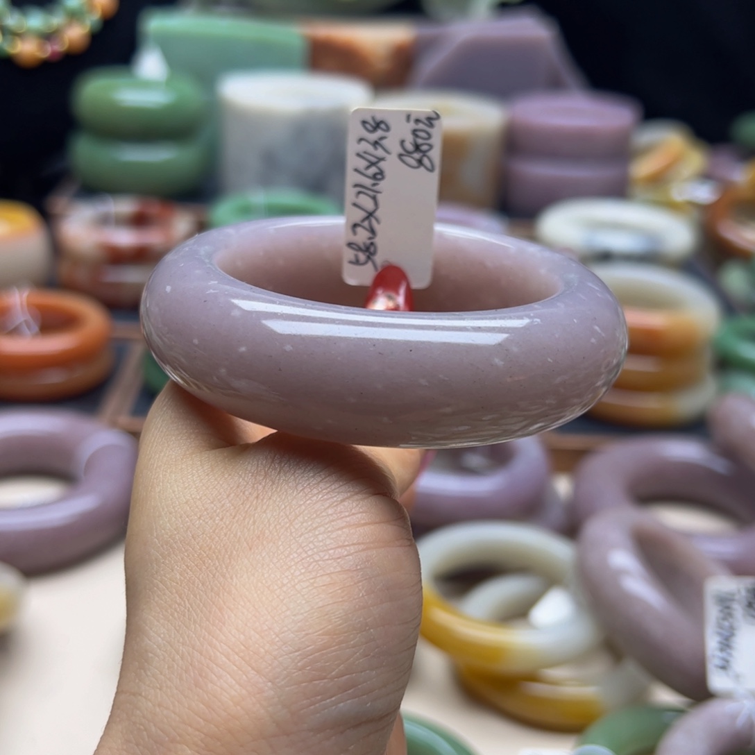 沫***沫石英质玉未镶嵌手镯