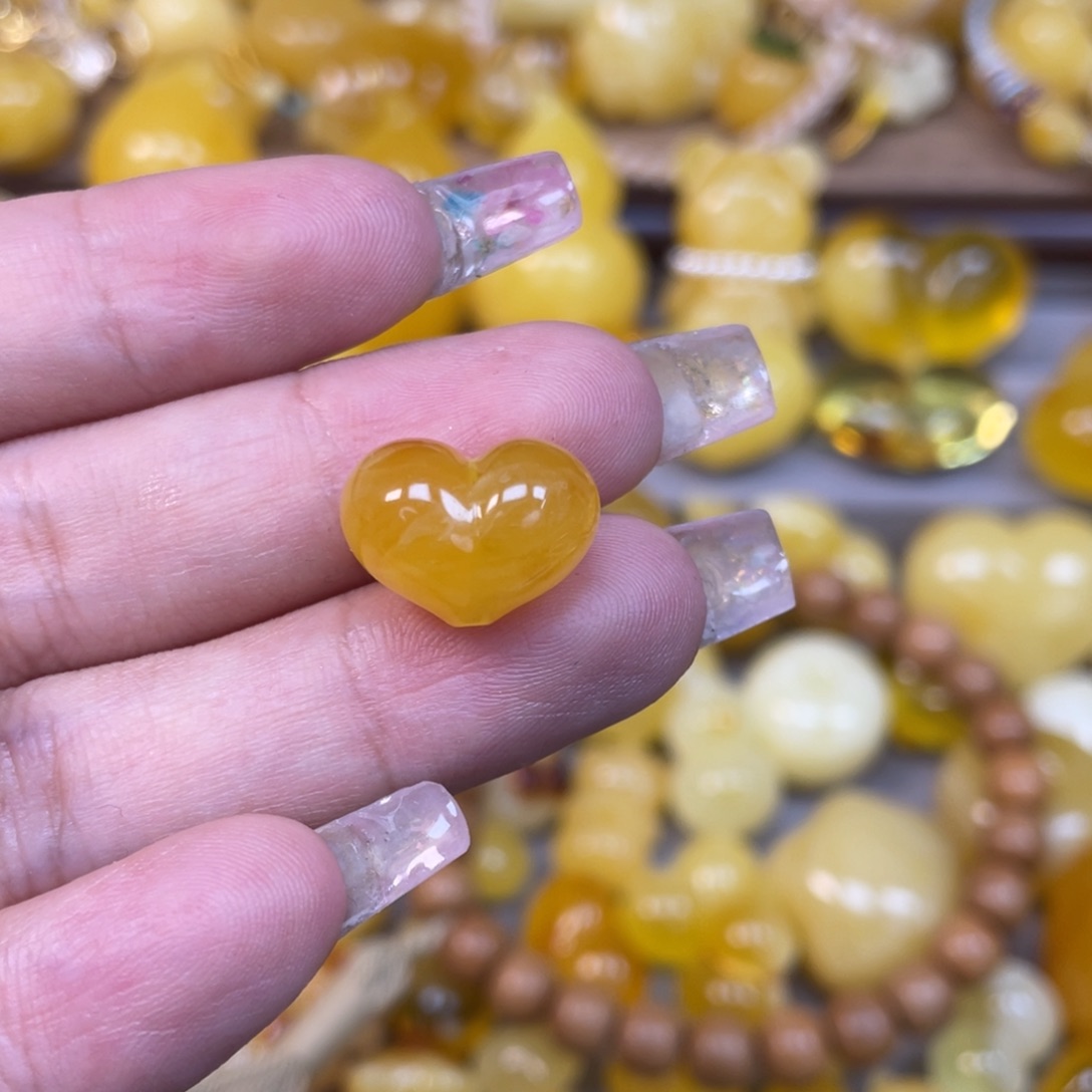 云***儿琥珀未镶嵌珠宝奇石